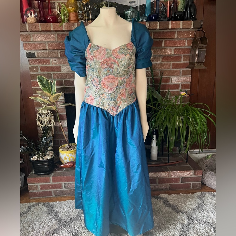 Vintage 80s-90s brocade taffeta princess waist puff sleeves party dress